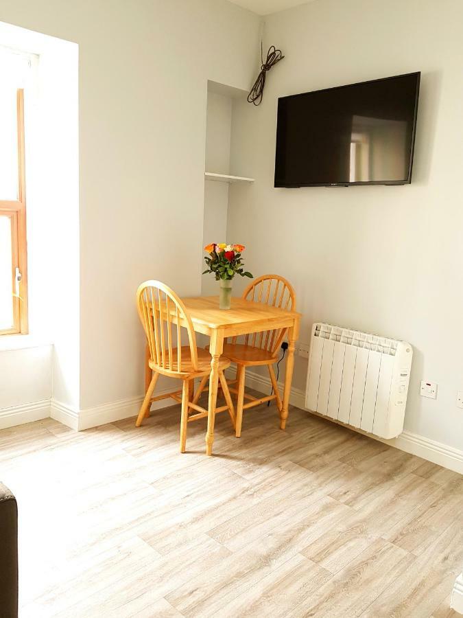 Townhouse In Centre Of Cobh Apartment Exterior photo