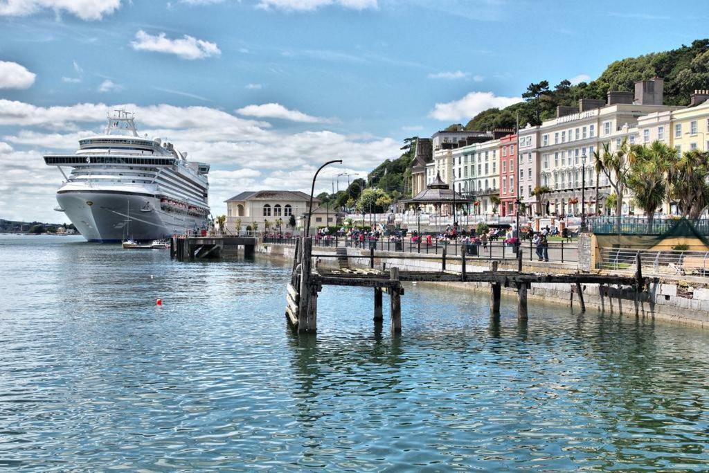 Townhouse In Centre Of Cobh Apartment Exterior photo