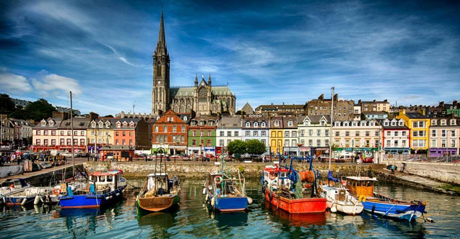 Townhouse In Centre Of Cobh Apartment Exterior photo